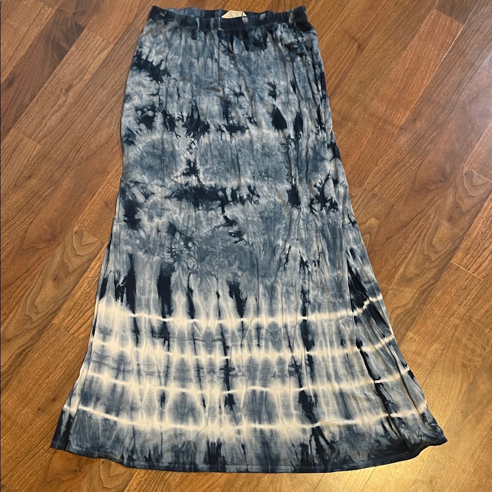 Tryst Blue and White Tie-Dye Maxi Skirt